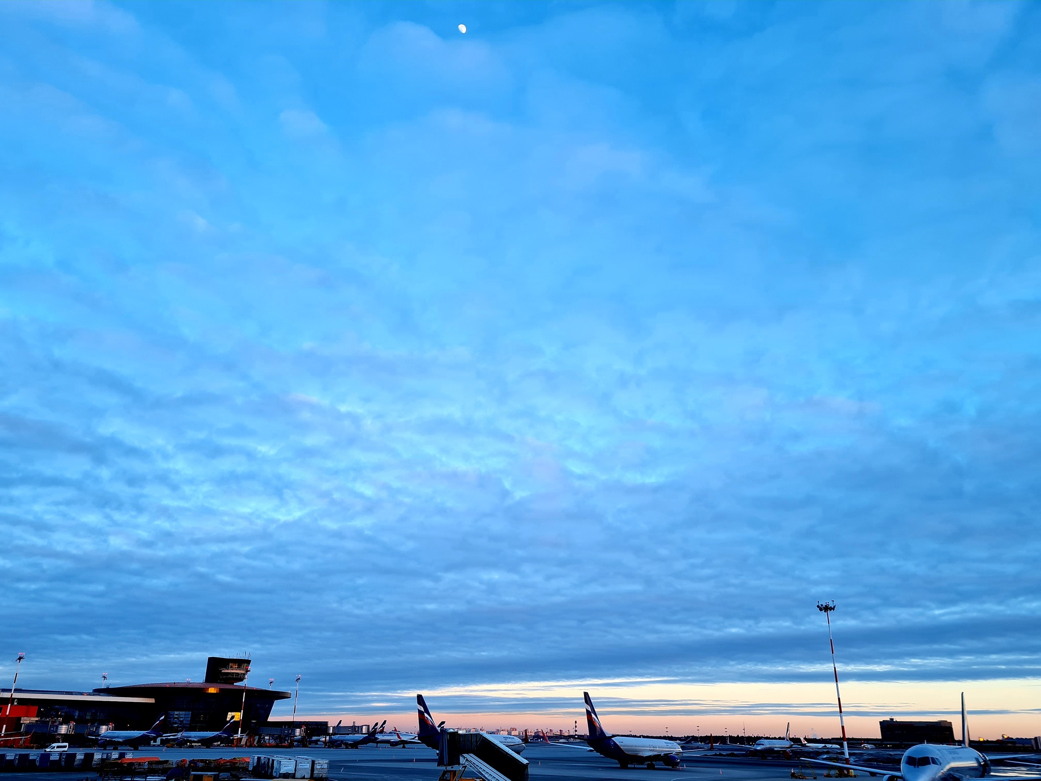 Airport - My, Airplane, Airbus A320, Boeing 777, The photo, Mobile photography, The airport, Platform, Longpost