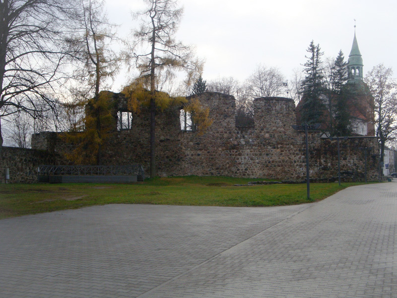 We wander through the Middle Ages. Valmiera Castle (Volmar) - My, Story, Locks, Latvia, Middle Ages, Legend, Longpost