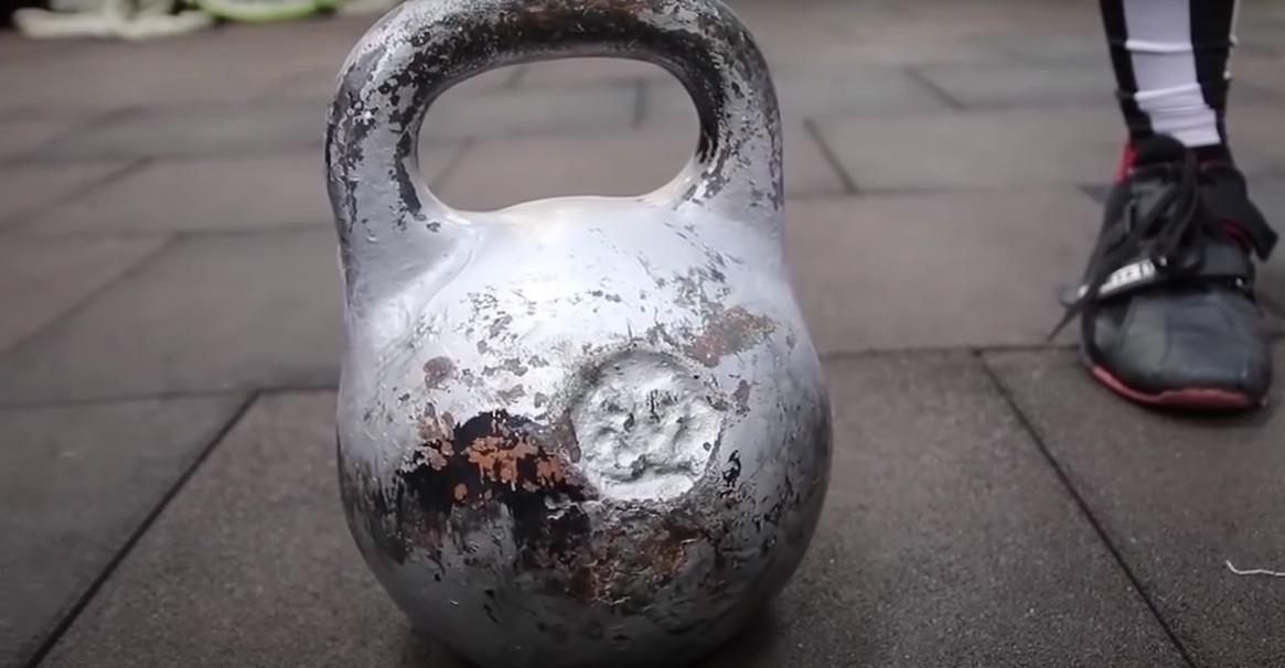 They say the kettlebell is all you need for a strong body. Let's check this with a small kettlebell complex in a minimum amount of time. - My, Weight, Sport, Gymnastics, Workout, Physical Education, Endurance, Power, Horizontal bar, Bars, Kettlebell sport, Exercise at home, Weight, Body, Health, Video, Longpost