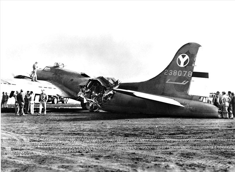 American bomber B-17G-25-DL Sweet Pea (serial number 42-38078) - The Second World War, Flying fortress, Longpost