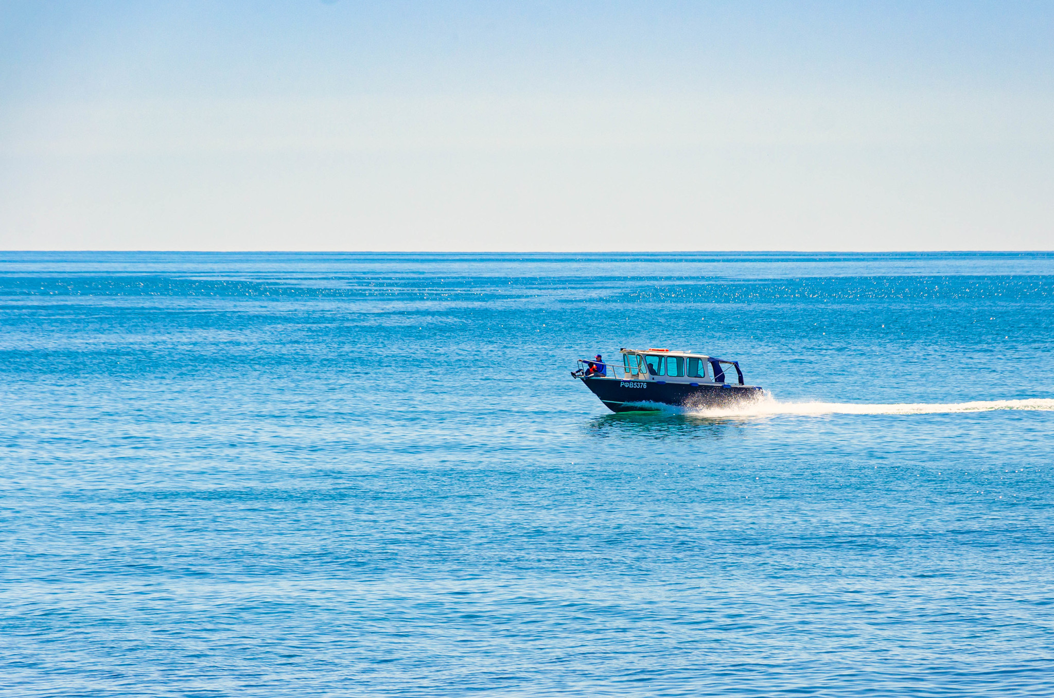 Spring sea in Arkhipo-Osipovka - My, Sea, The mountains, Flowers, Nature, wildlife, Landscape, Arkhipo-Osipovka, Snail, Boat, Longpost, The photo