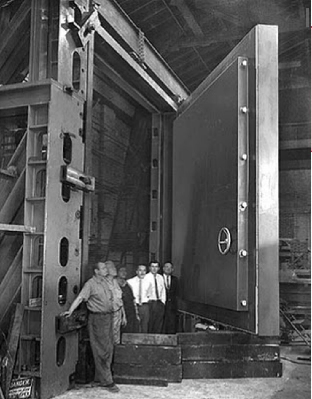 Giant doors for bunkers and storage - My, Facts, Storage, Bank, Safe, Door, Bunker, Longpost