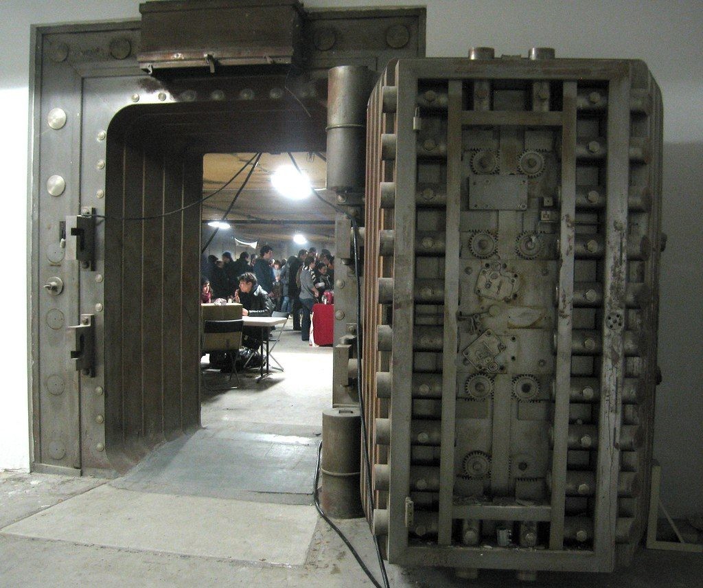 Giant doors for bunkers and storage - My, Facts, Storage, Bank, Safe, Door, Bunker, Longpost