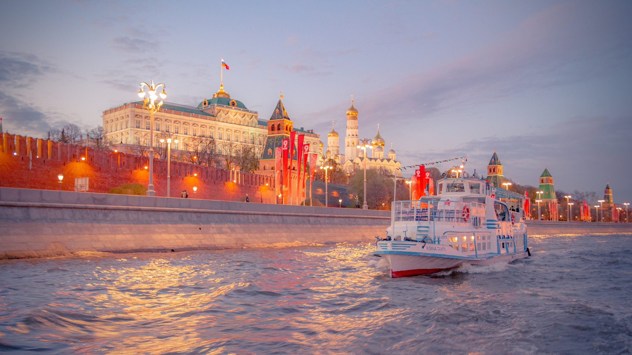 Майские зарисовки - Моё, Canon, Sigma, Tamron, Санкт-Петербург, Москва, Петергоф, Река, Черно-белое, , Улица, Достопримечательности, Прогулка, Фонтан, Длиннопост