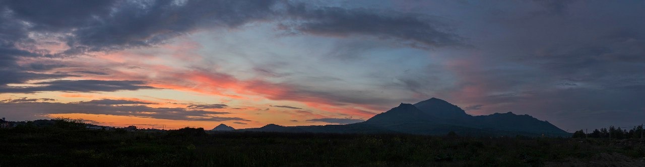 Someone painted the sky with a brush... - My, The photo, Sunset, The sun, Clouds, Milky Way, Panoramic shooting, Longpost