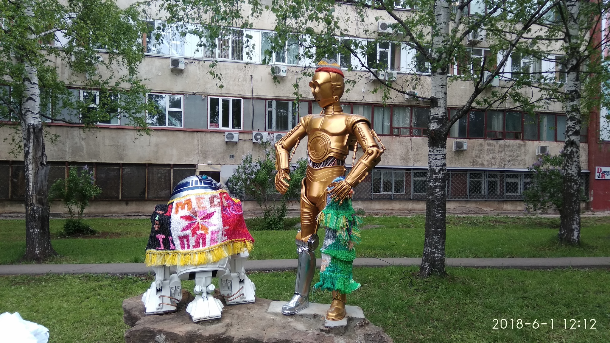 Ответ MarfloW в «Продолжаем знакомство с Ижевскими памятниками» - Моё, Памятник, Ижевск, Фотография, c-3po, Star Wars, R2d2, Дети, Видео, Ответ на пост, Длиннопост