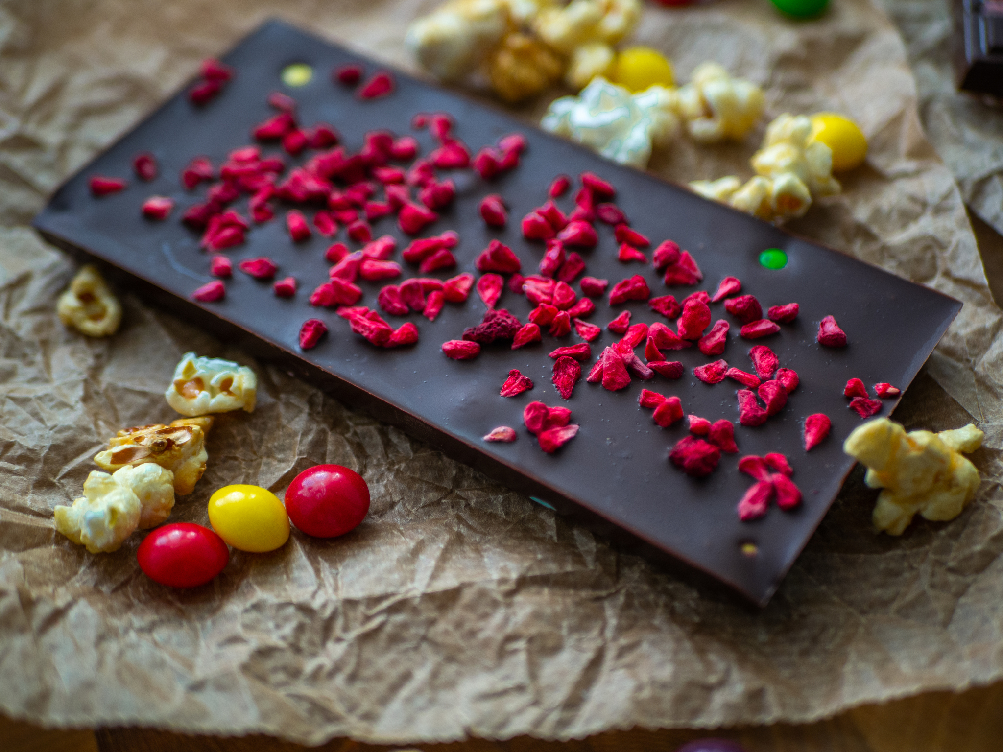 Шоколад ручной работы с сублимированной малиной