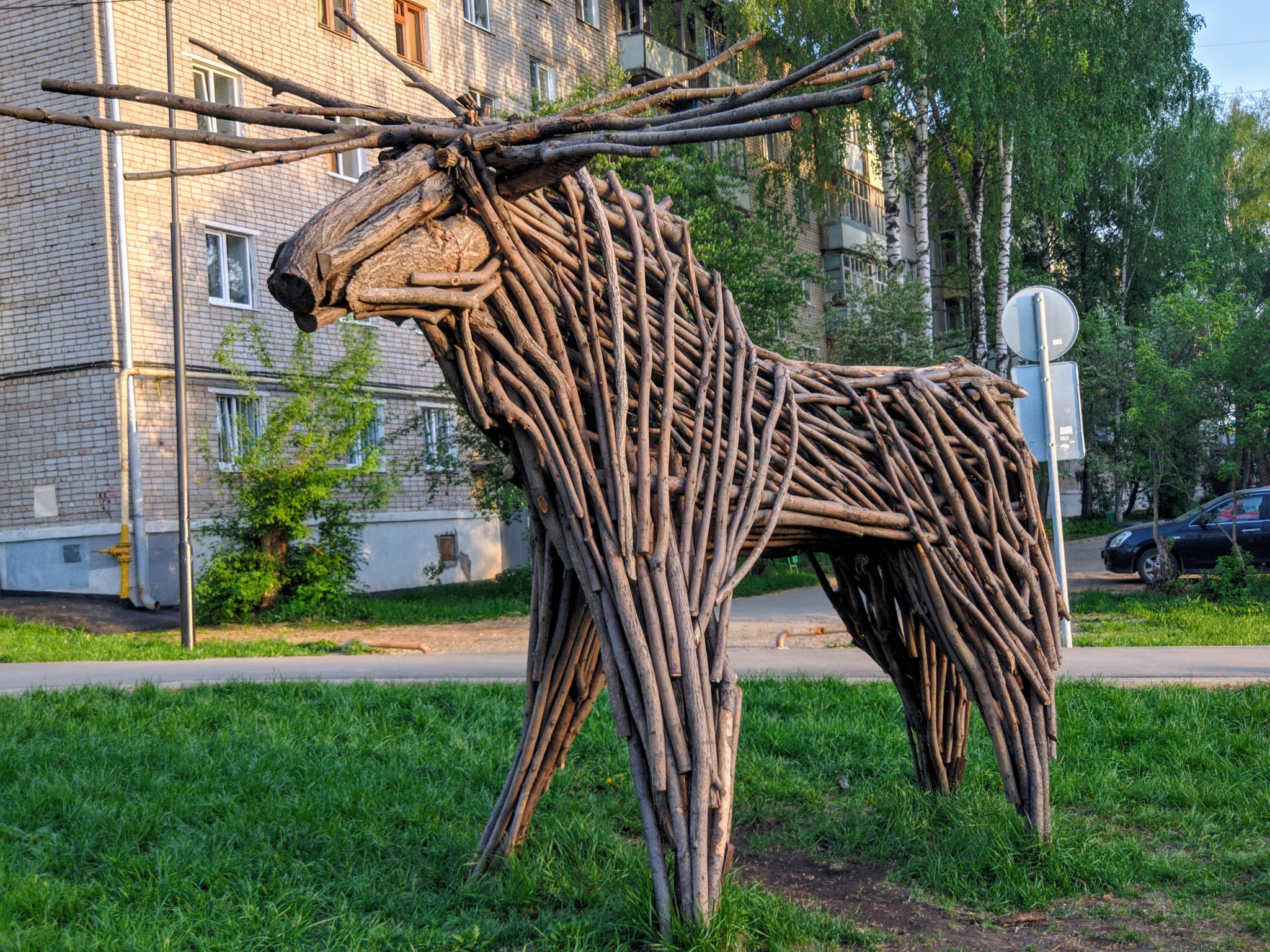 Деревянная скульптура лося