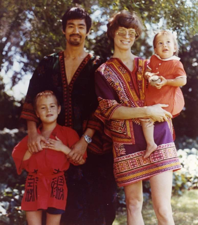 Lee family - The photo, Rare photos, Bruce Lee, Brandon Lee, Family, Actors and actresses, Celebrities