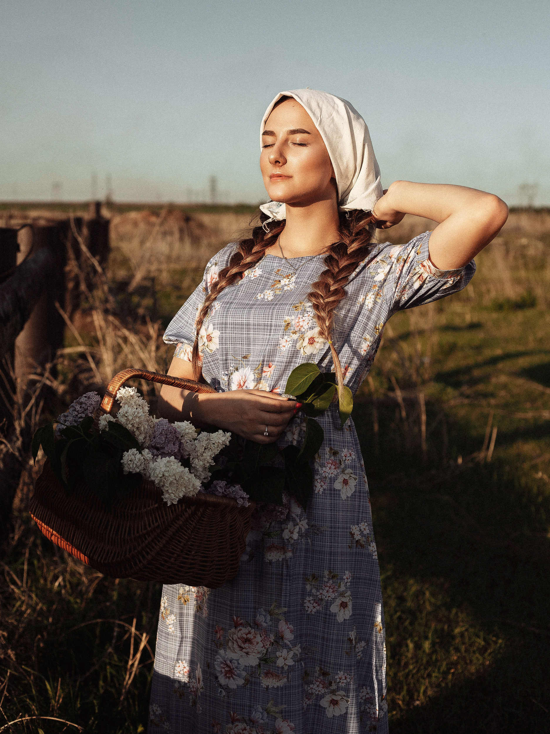 Girl with lilac - Girls, The photo