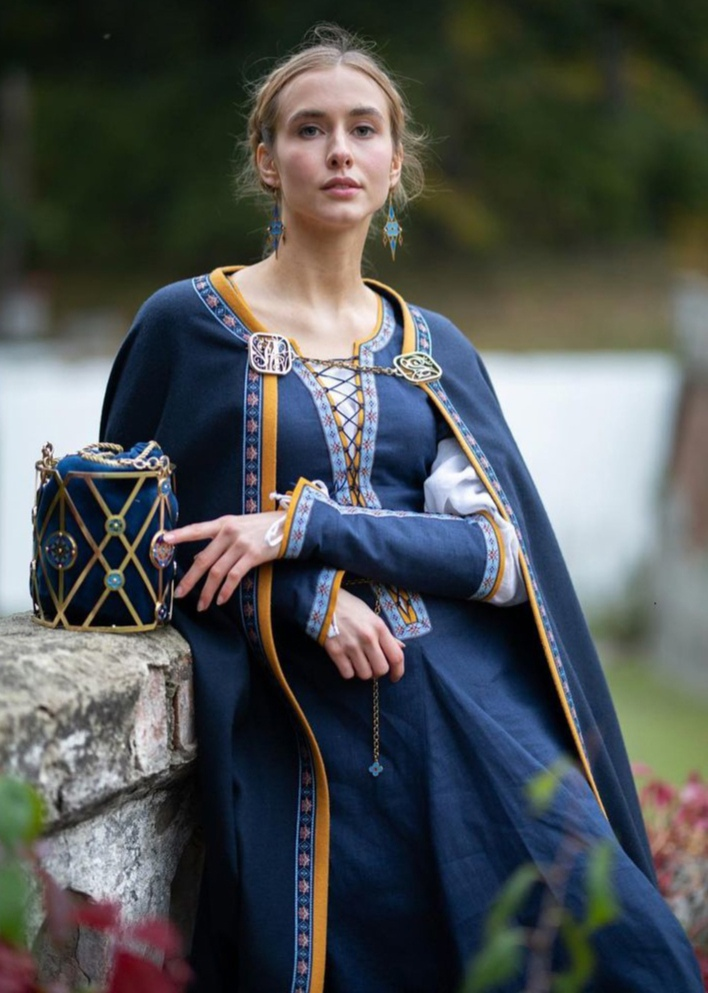 A bit of medieval beauty - Girls, beauty, Historical costume, Middle Ages, Outfit, The dress, Armor, Longpost