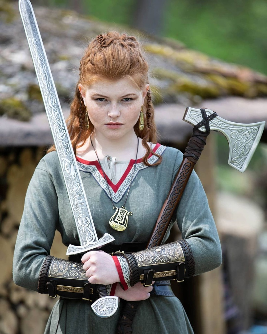 A bit of medieval beauty - Girls, beauty, Historical costume, Middle Ages, Outfit, The dress, Armor, Longpost