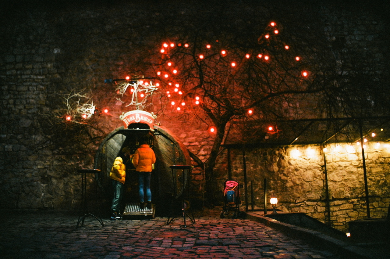 Lviv, Drunk Cherry - My, camera roll, Lviv, Evening, The photo, Kodak, Nikon, Film, Night light