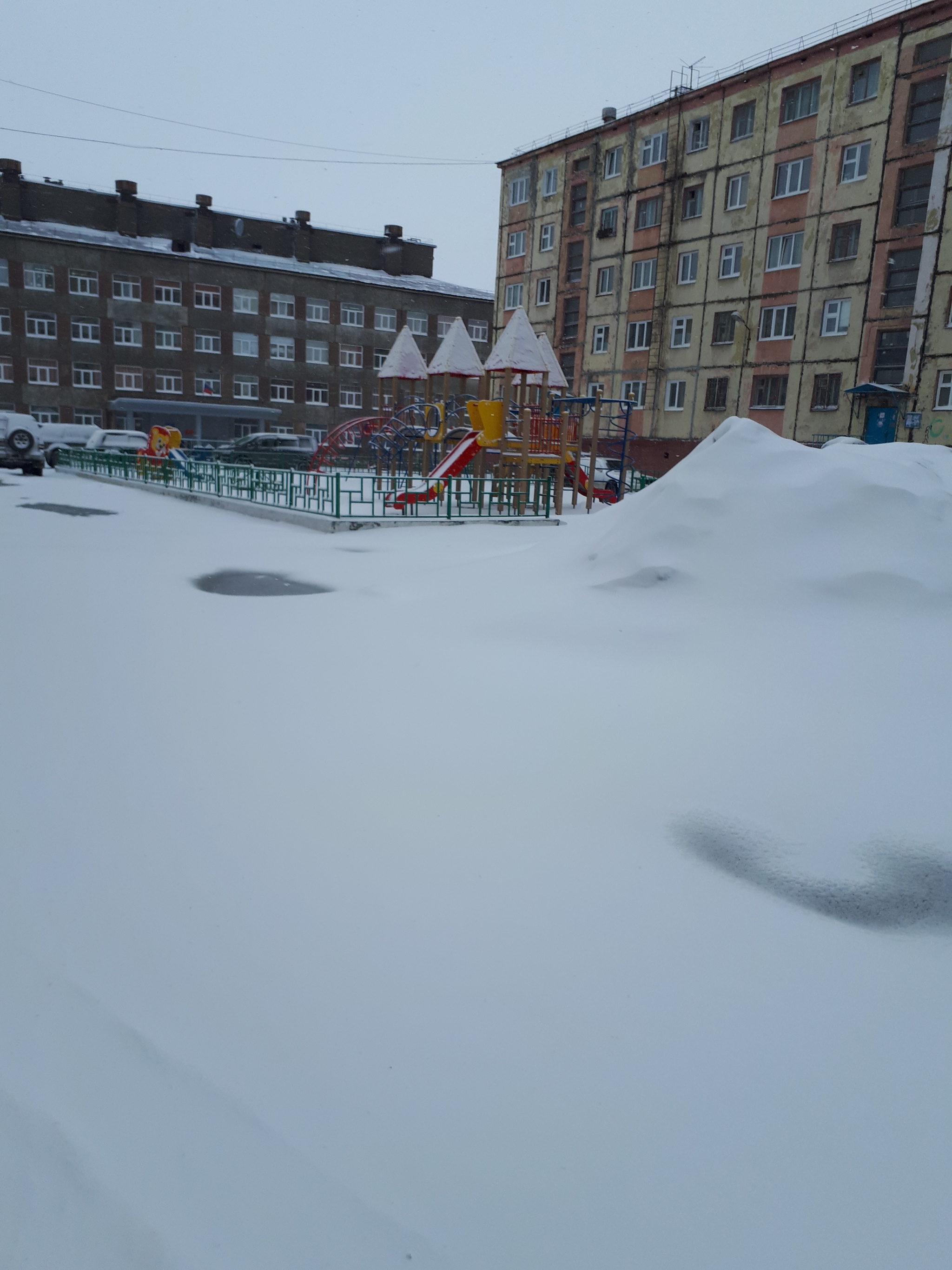 When someone complains about the heat, 180 thousand people in Norilsk feel sad - My, Norilsk, May, Snow, Cold, Longpost