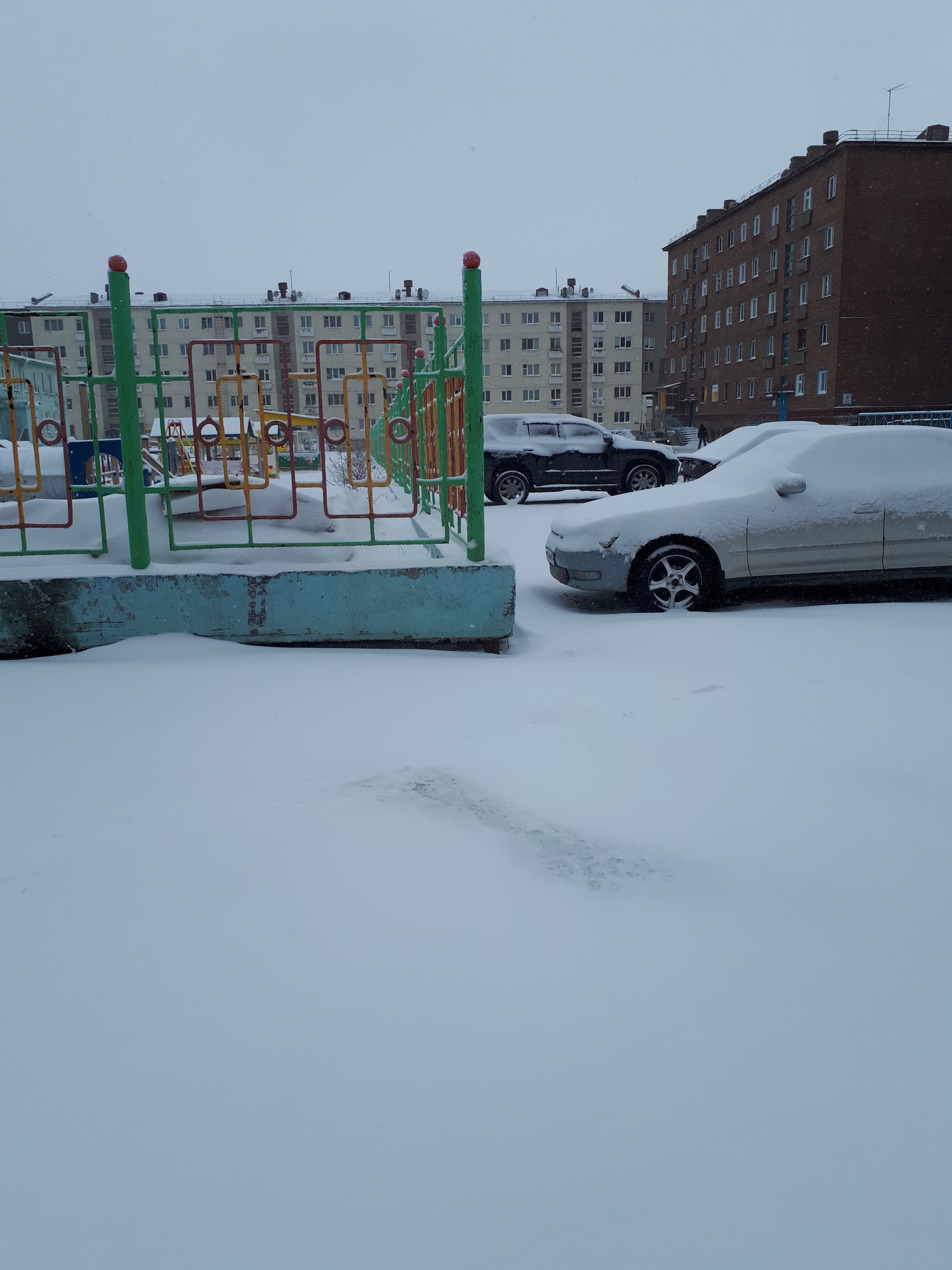 When someone complains about the heat, 180 thousand people in Norilsk feel sad - My, Norilsk, May, Snow, Cold, Longpost