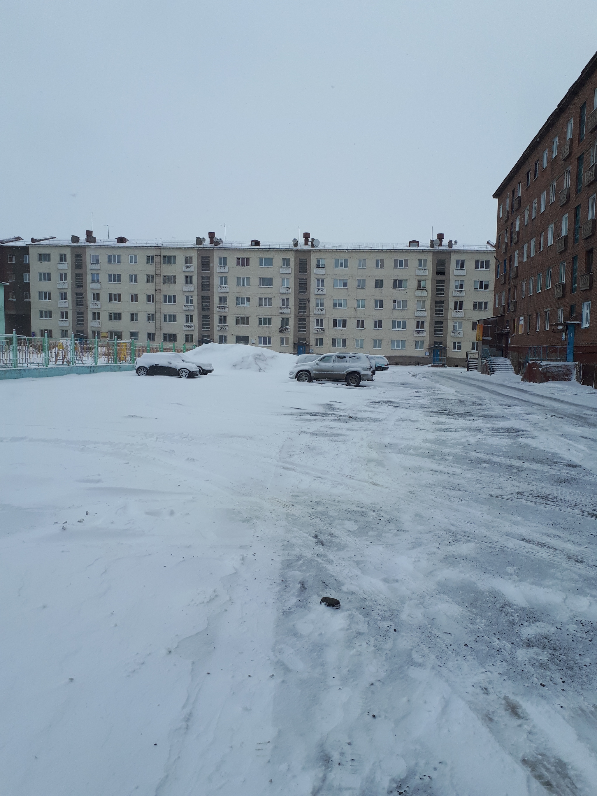 When someone complains about the heat, 180 thousand people in Norilsk feel sad - My, Norilsk, May, Snow, Cold, Longpost