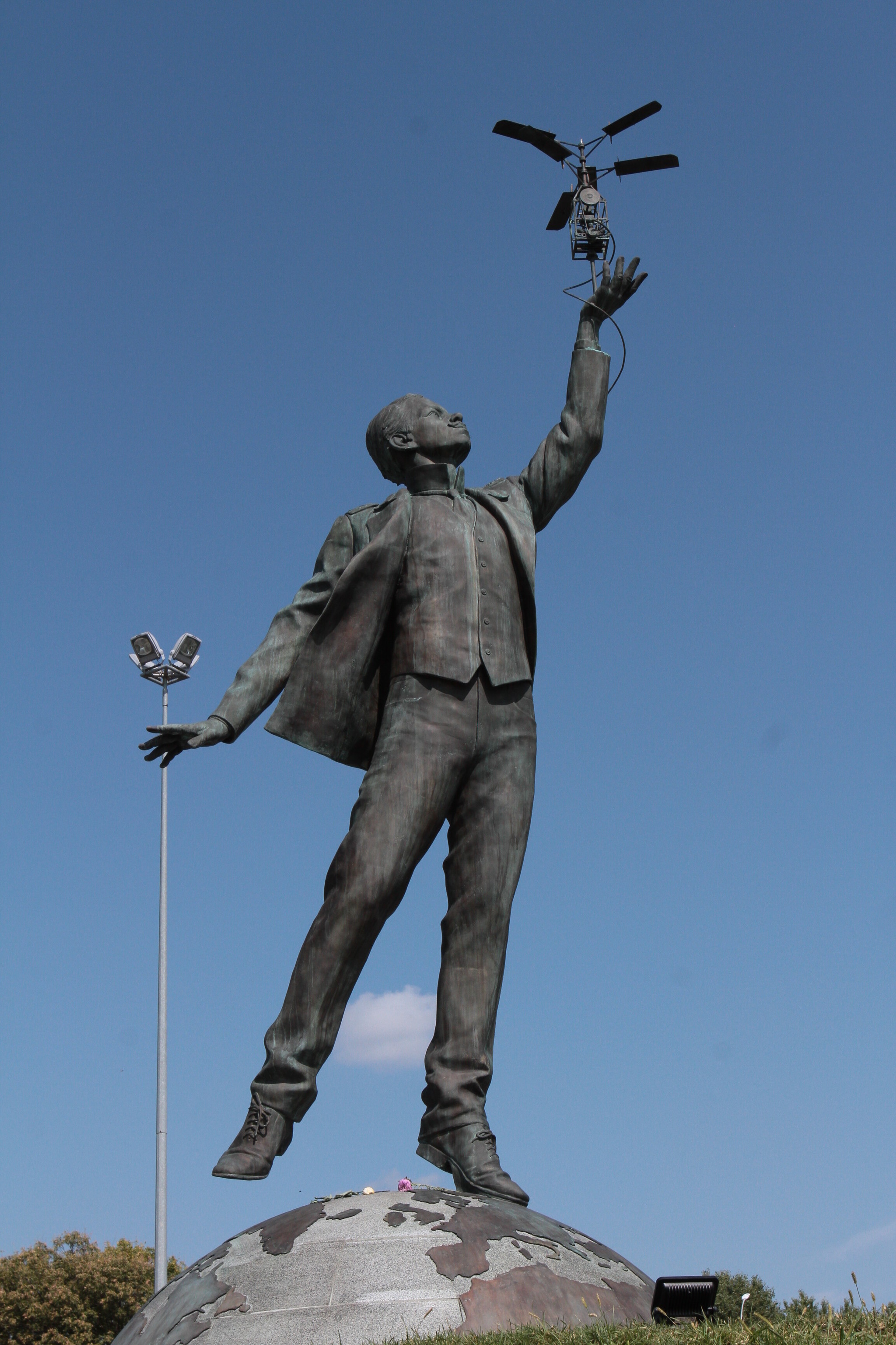 May 25 - Igor Sikorsky's birthday - Sikorski, Memorable date, Birthday, Monument