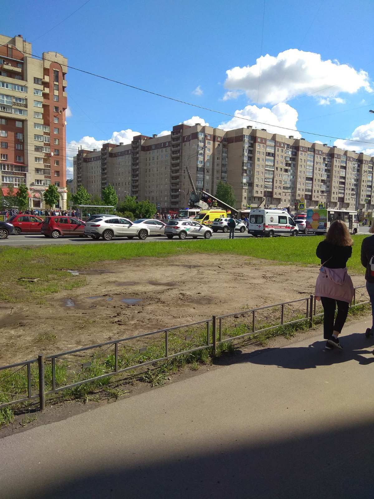 Автобус врезался в столб - Моё, Авария, Автобусная остановка, Негатив