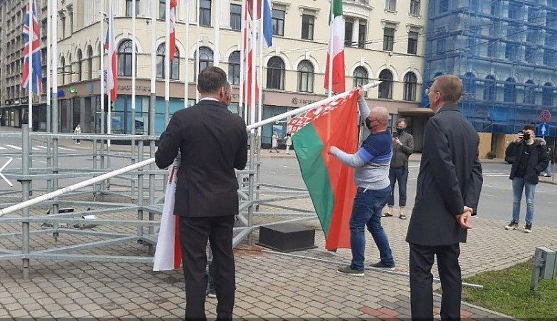 The desecration of the flag of Belarus was led by an employee of the US Embassy in Latvia - Politics, USA, Baltics, Flag, Longpost, Republic of Belarus