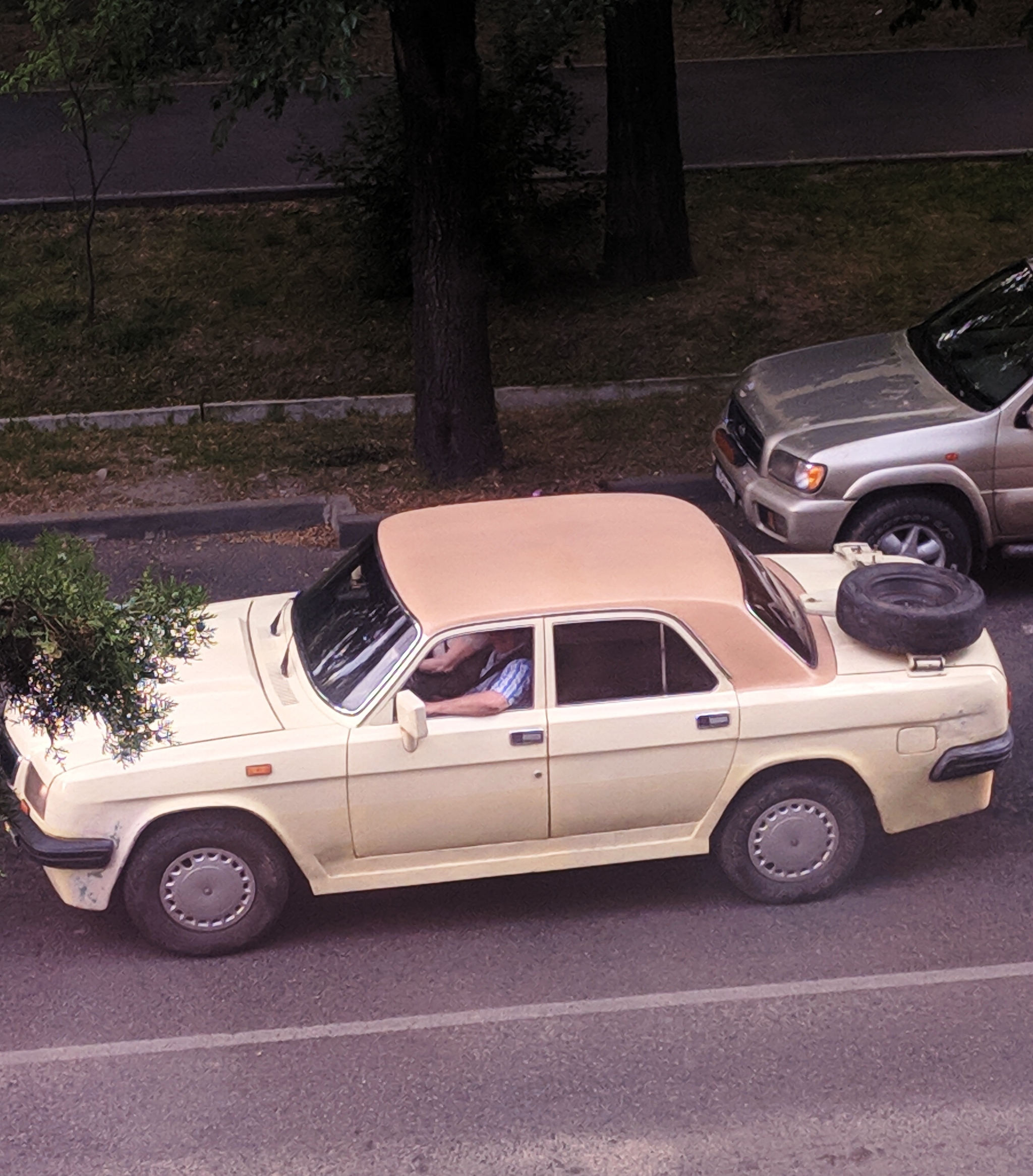 Category Outlandish cars - My, Auto, View from the balcony, Mobile photography, Almaty