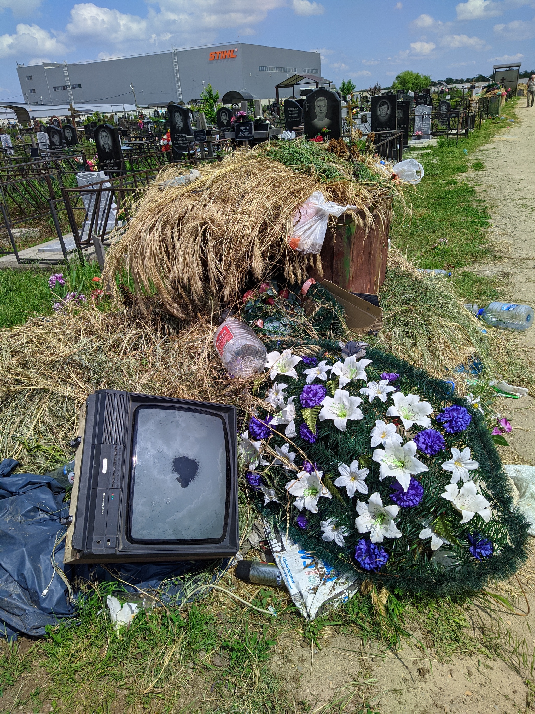 What strange finds did you have in the cemetery? - My, Cemetery, Krasnodar, Longpost