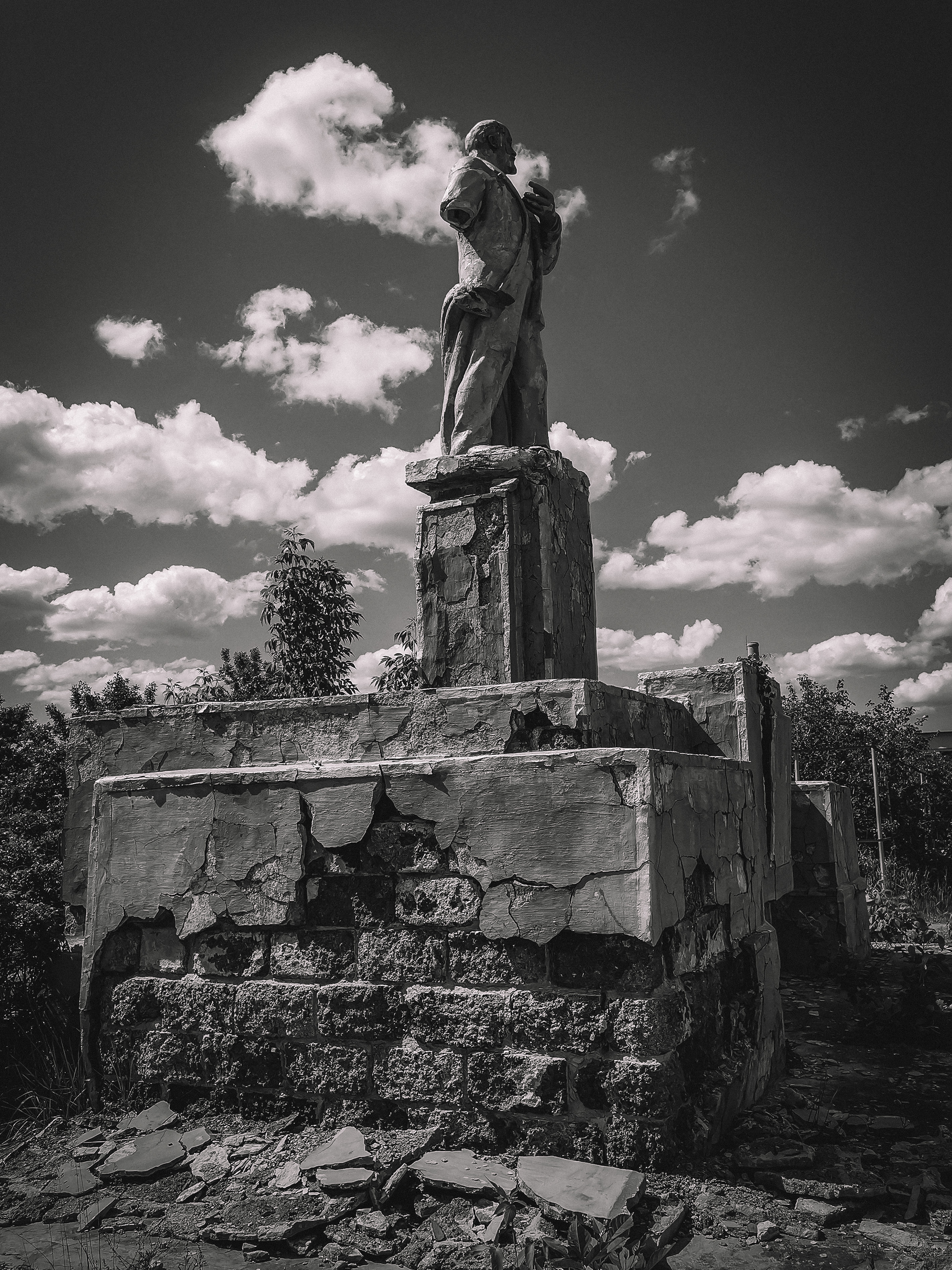 Ilyich - My, Mobile photography, Lenin, Monument, Lenin monument, Everything was broken, Longpost