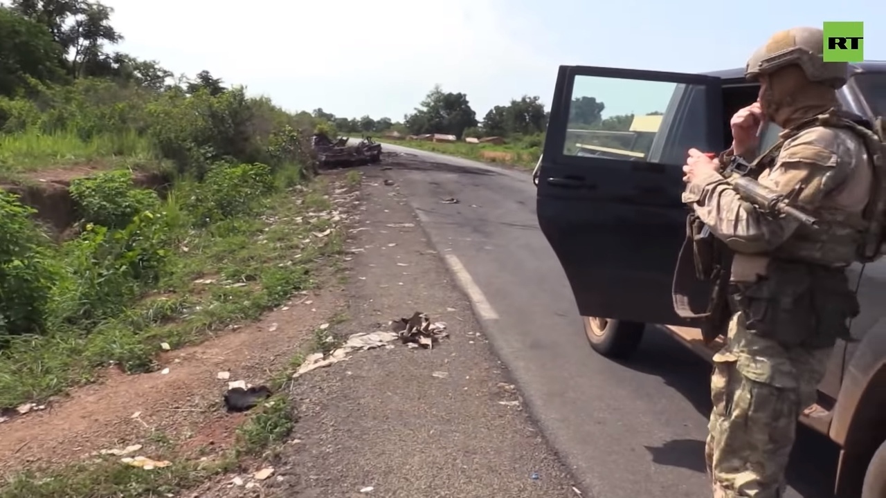 Orchestra specialists during the escort of the RT film crew in the Central African Republic - CAR, Africa, Instructor, Longpost