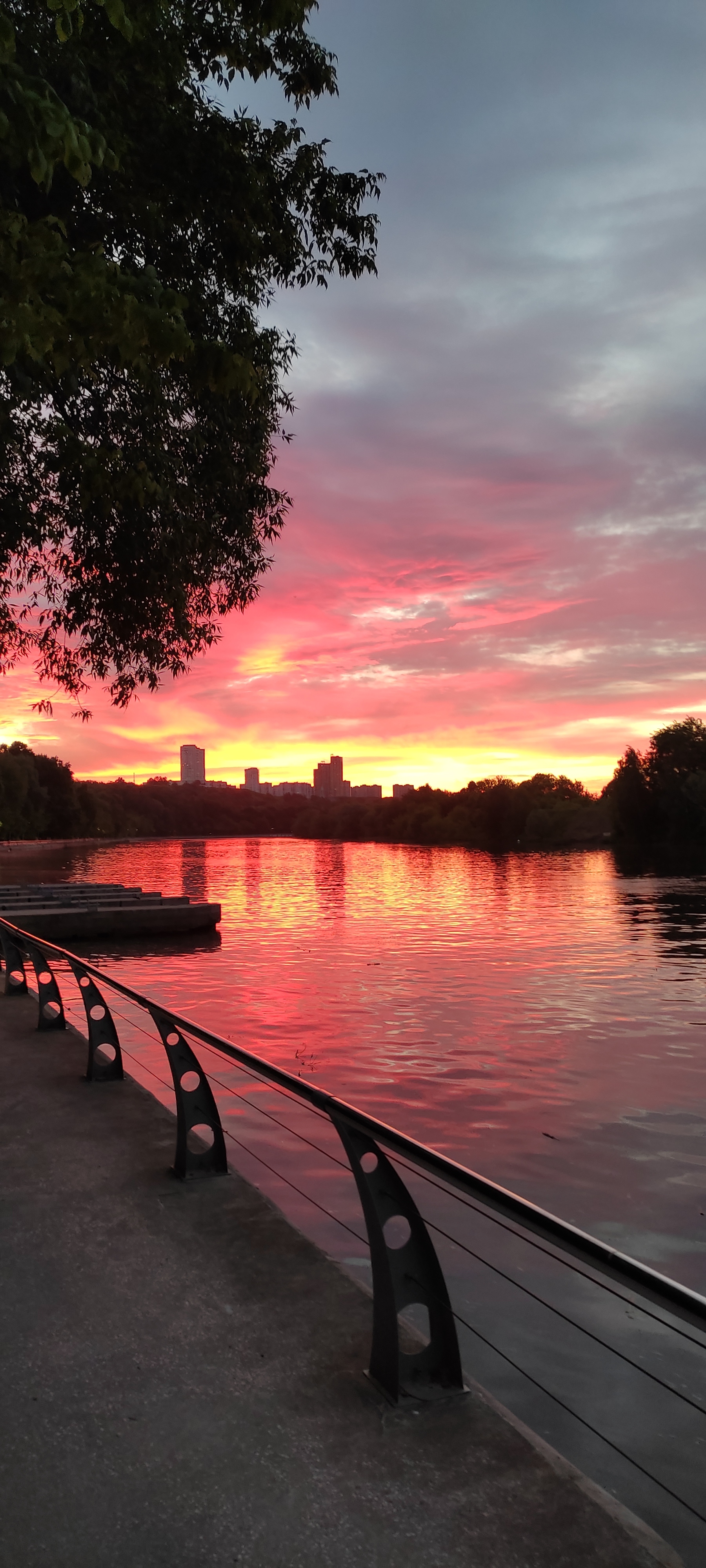 Sunset on the waterfront - My, Nature, Sunset, Embankment, Longpost