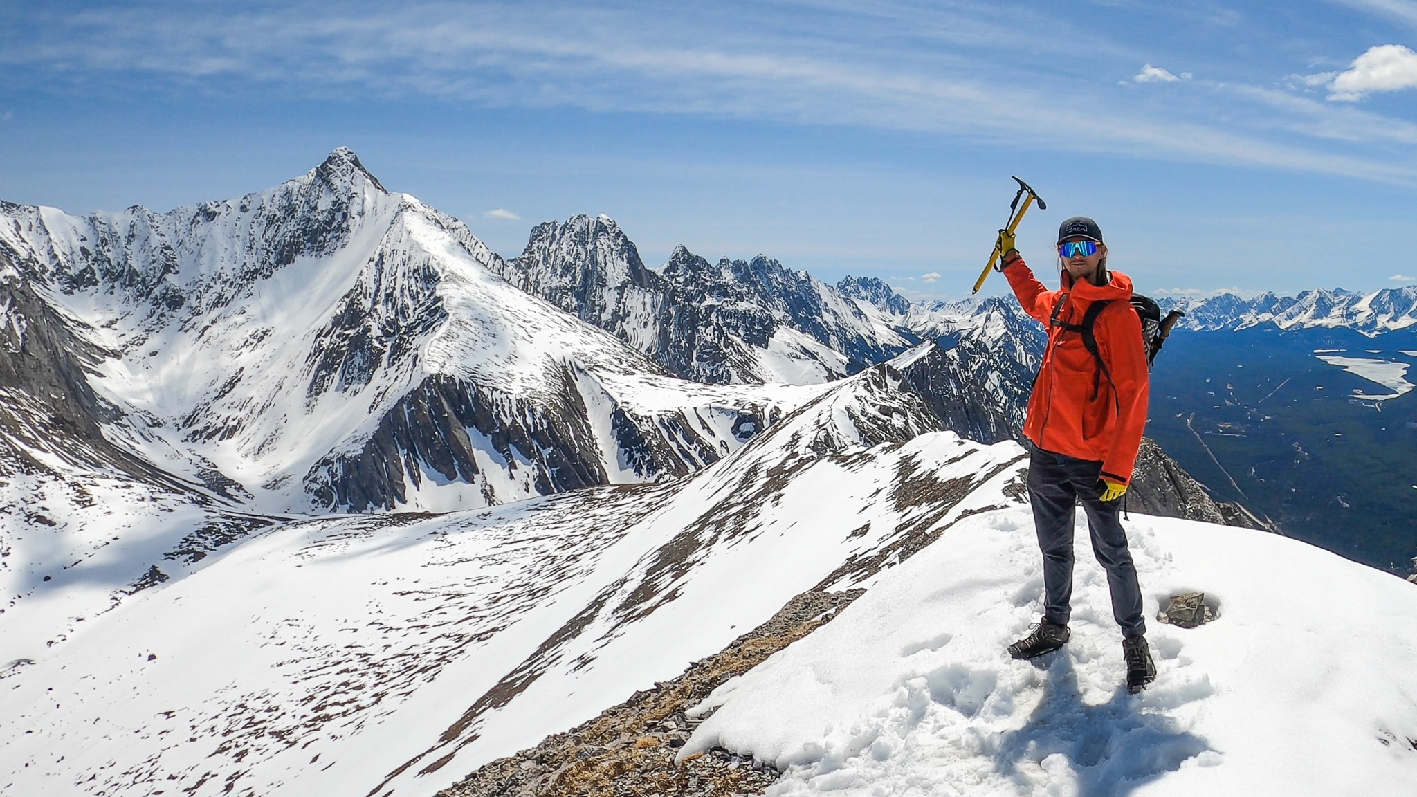 We walk along the ridge! - My, The mountains, Spine, Vertex, Mountaineering, Adventures, Canada, Alberta, Video, Longpost