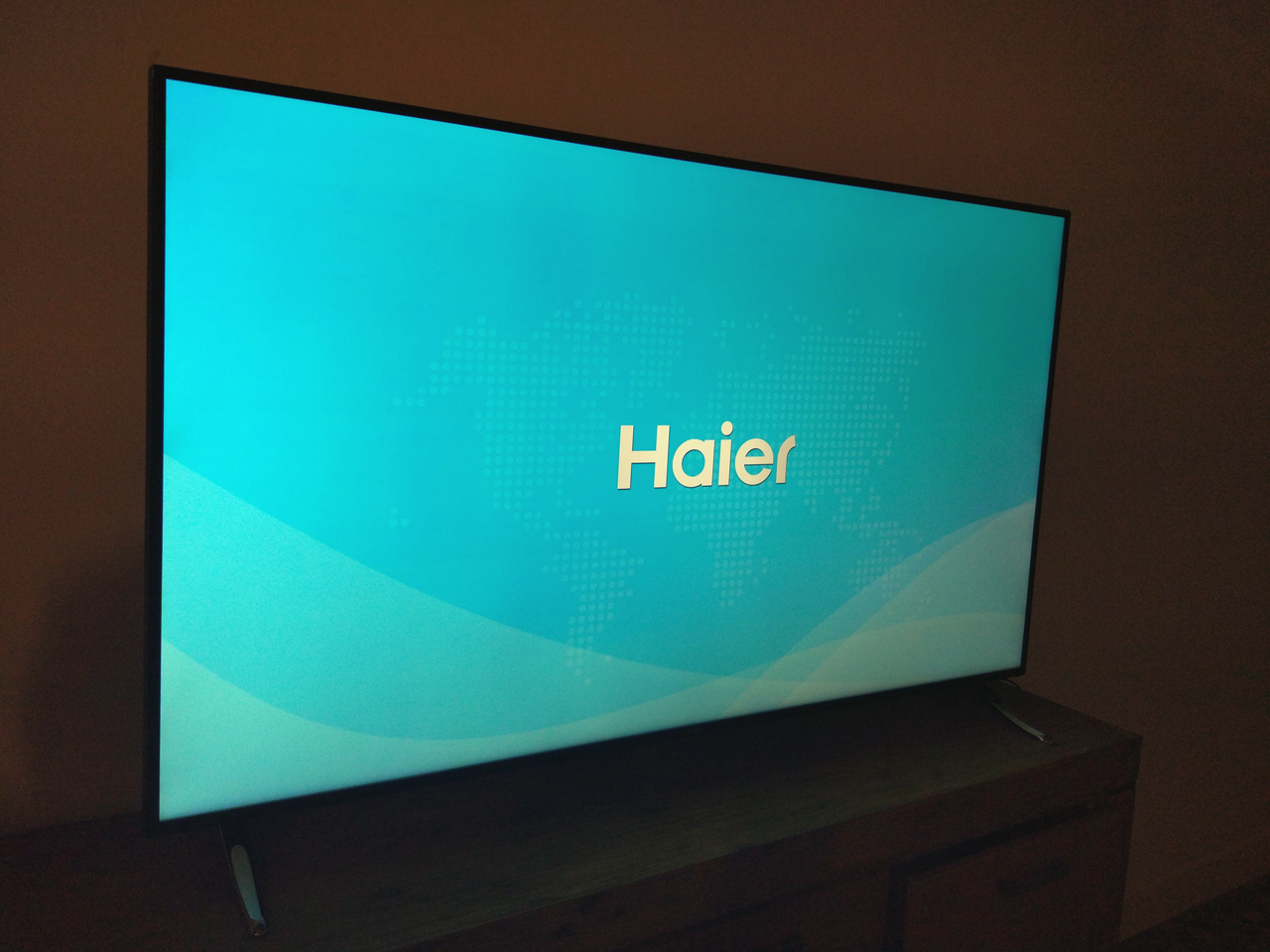 Полосы на телевизоре haier. Телевизор Haier le43k6000sf. Телевизор Хаер 43. Haier le65u6500u. Телевизор Хаер le32k5500.