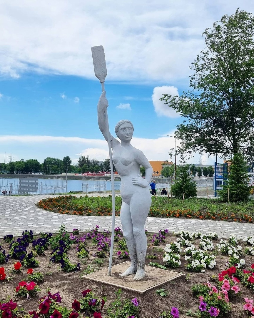 Competitor Alyonushka - Monument, Spanish shame, Sculpture, Rostov-on-Don, Longpost, A girl with a paddle