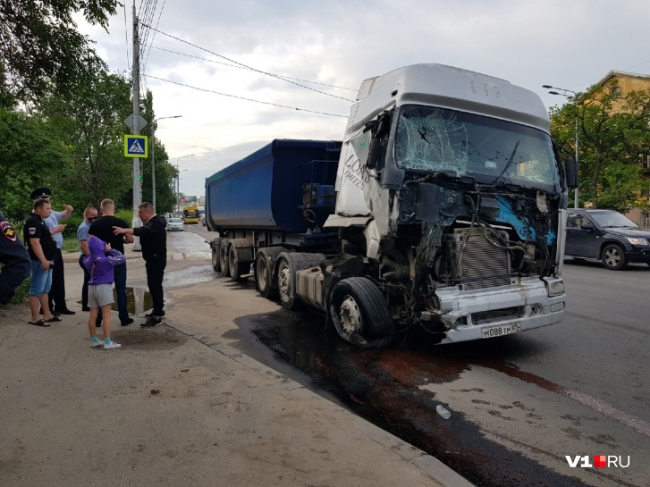 Brakes failed - Road accident, Truckers, Minibus, Ram, Brakes failed, Volgograd, Dagestan, Video, Longpost, Crash, , Negative