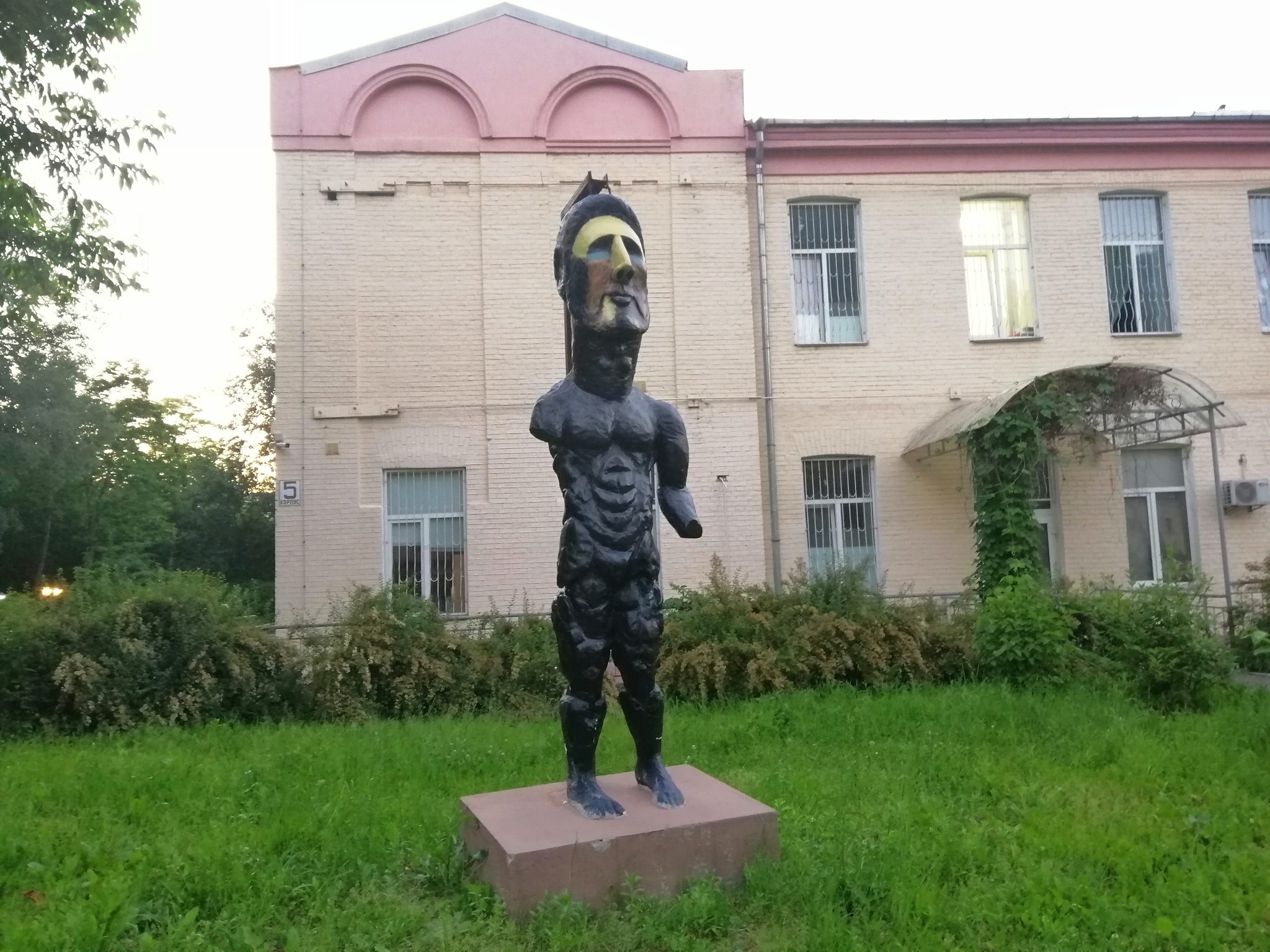 Territory of the psychiatric hospital. - My, Kiev, Walk, Sculpture, Longpost