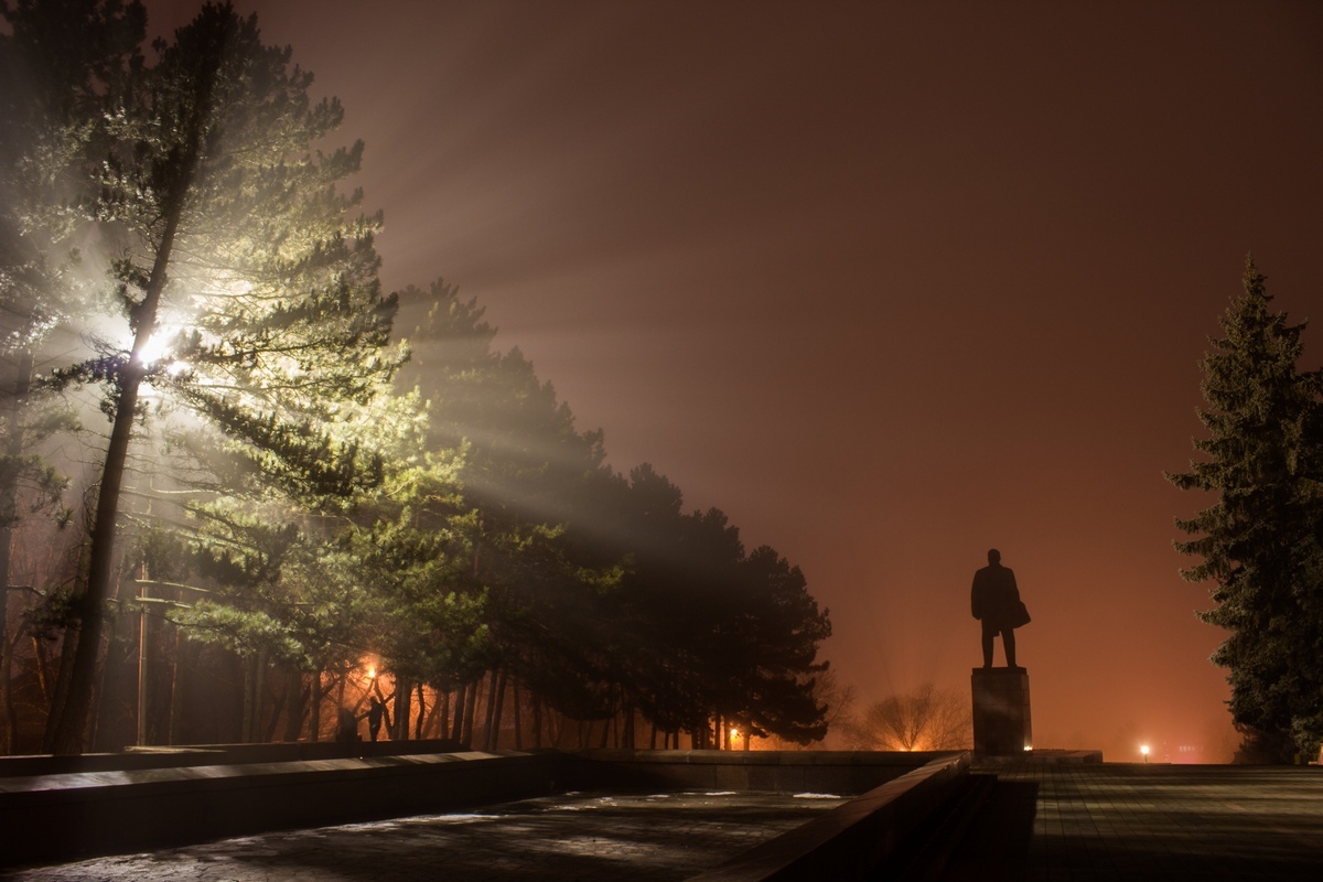 Fogs - My, The photo, Fog, Lamp, Lenin, Canon 600D, Longpost