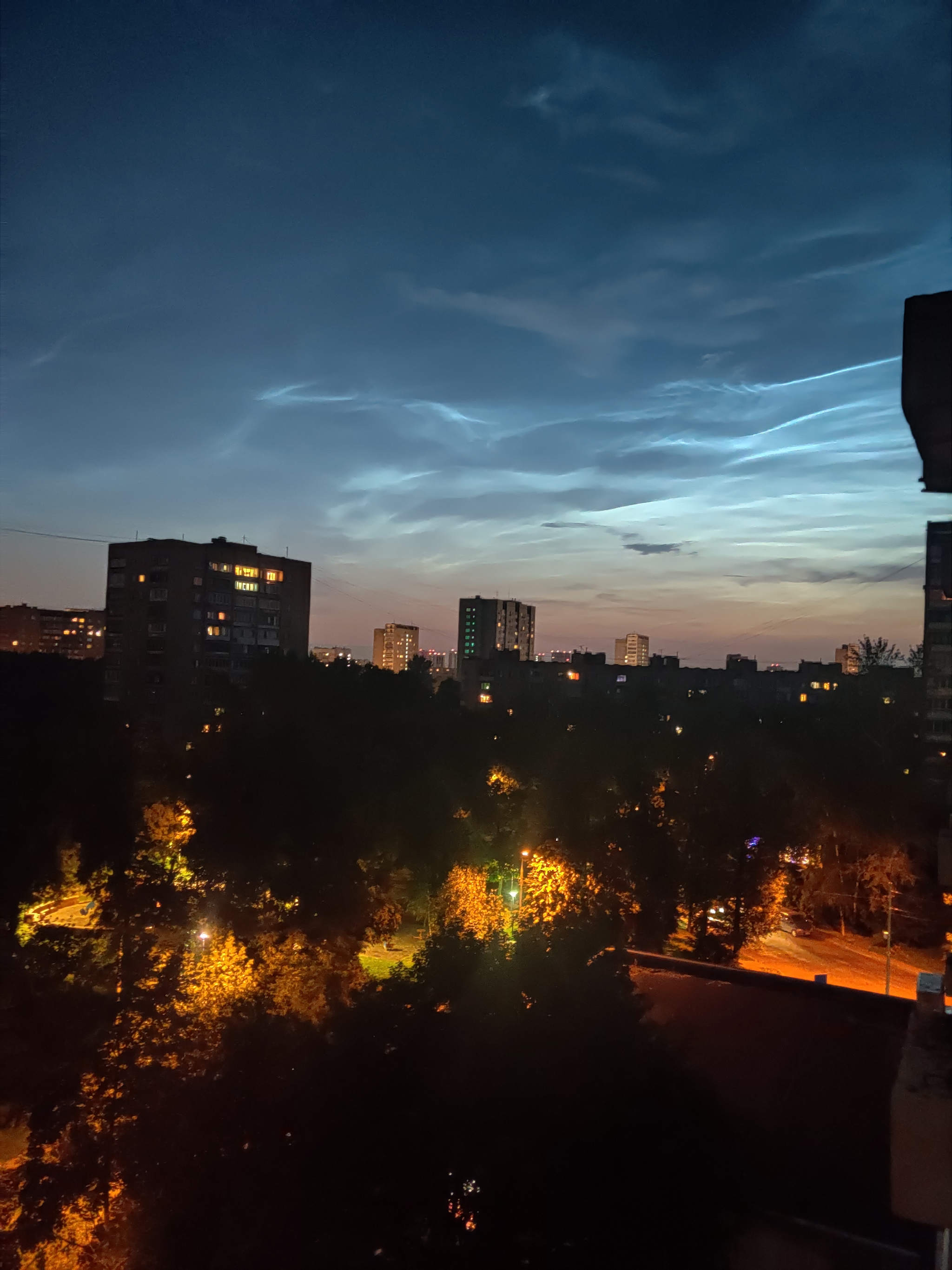 Noctilucent clouds over Moscow 06/26/2021 - My, Noctilucent clouds, beauty, Moscow, Mesosphere