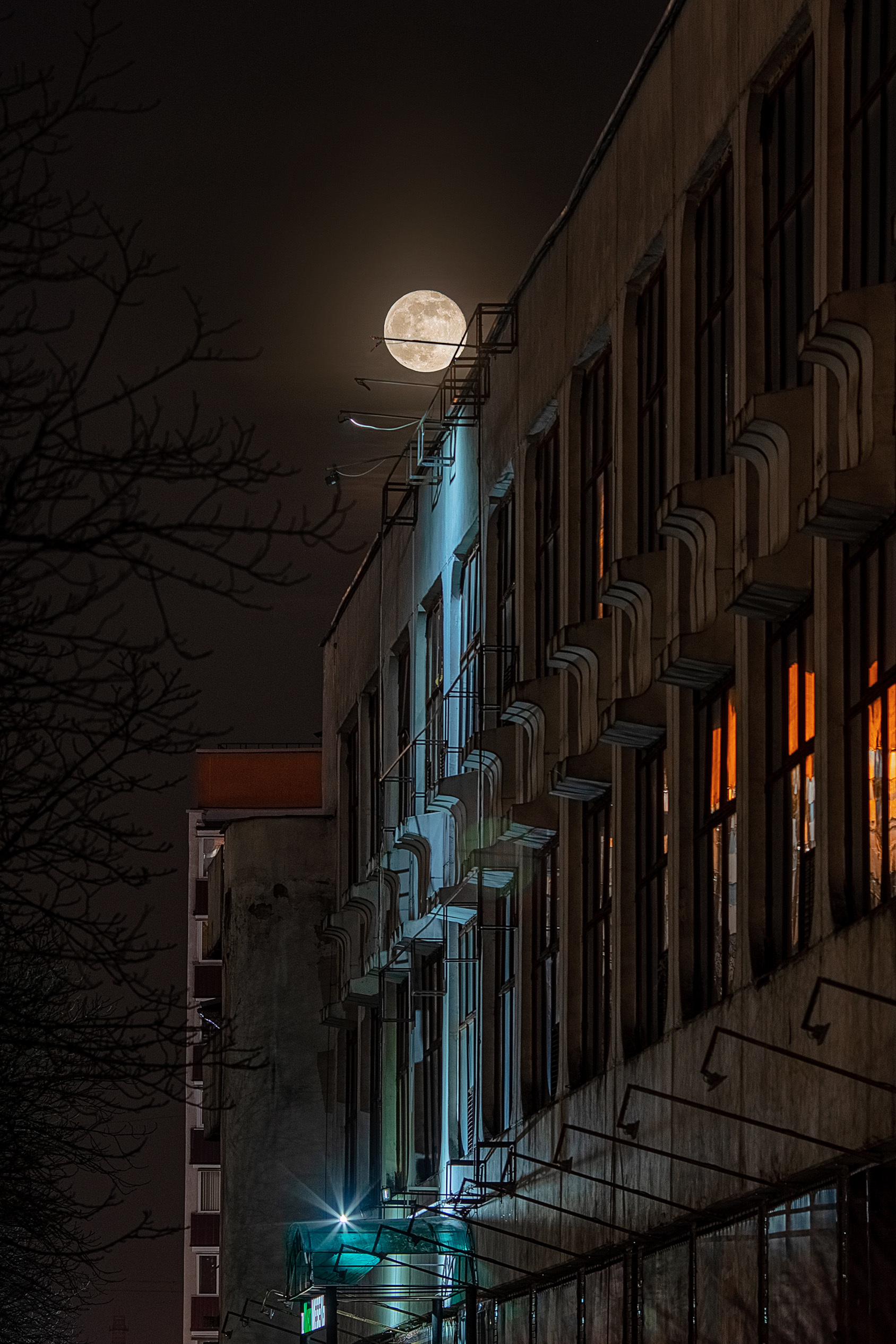 Moon Path - My, Full moon, The photo, moon, Town, Light, Minsk, Sony a7iii