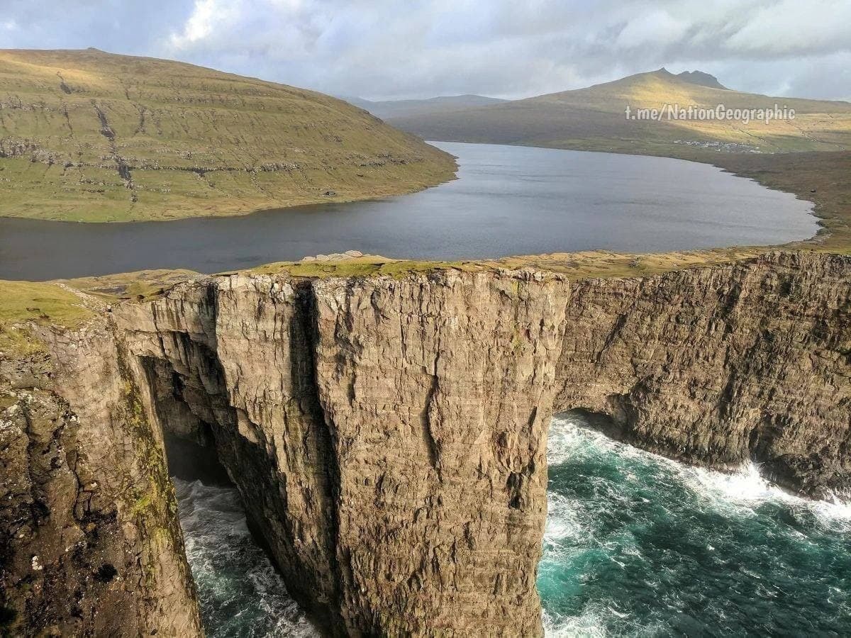 Sorvogsvatn - a lake above the ocean, located in the Faroe Islands - Nature, Lake, Faroe islands, The photo, Repeat