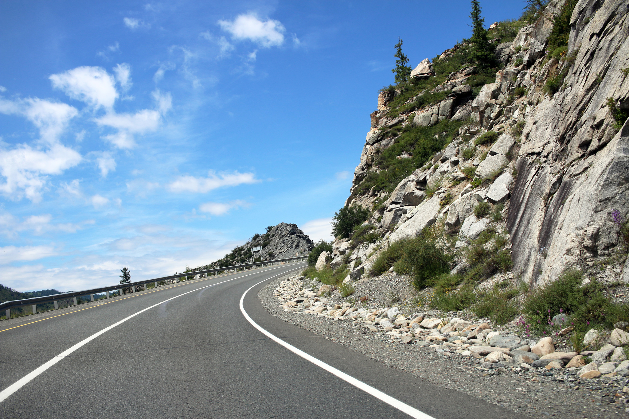 Mountain route. Чике-Таман перевал горный. Автопутешествия на Алтай.