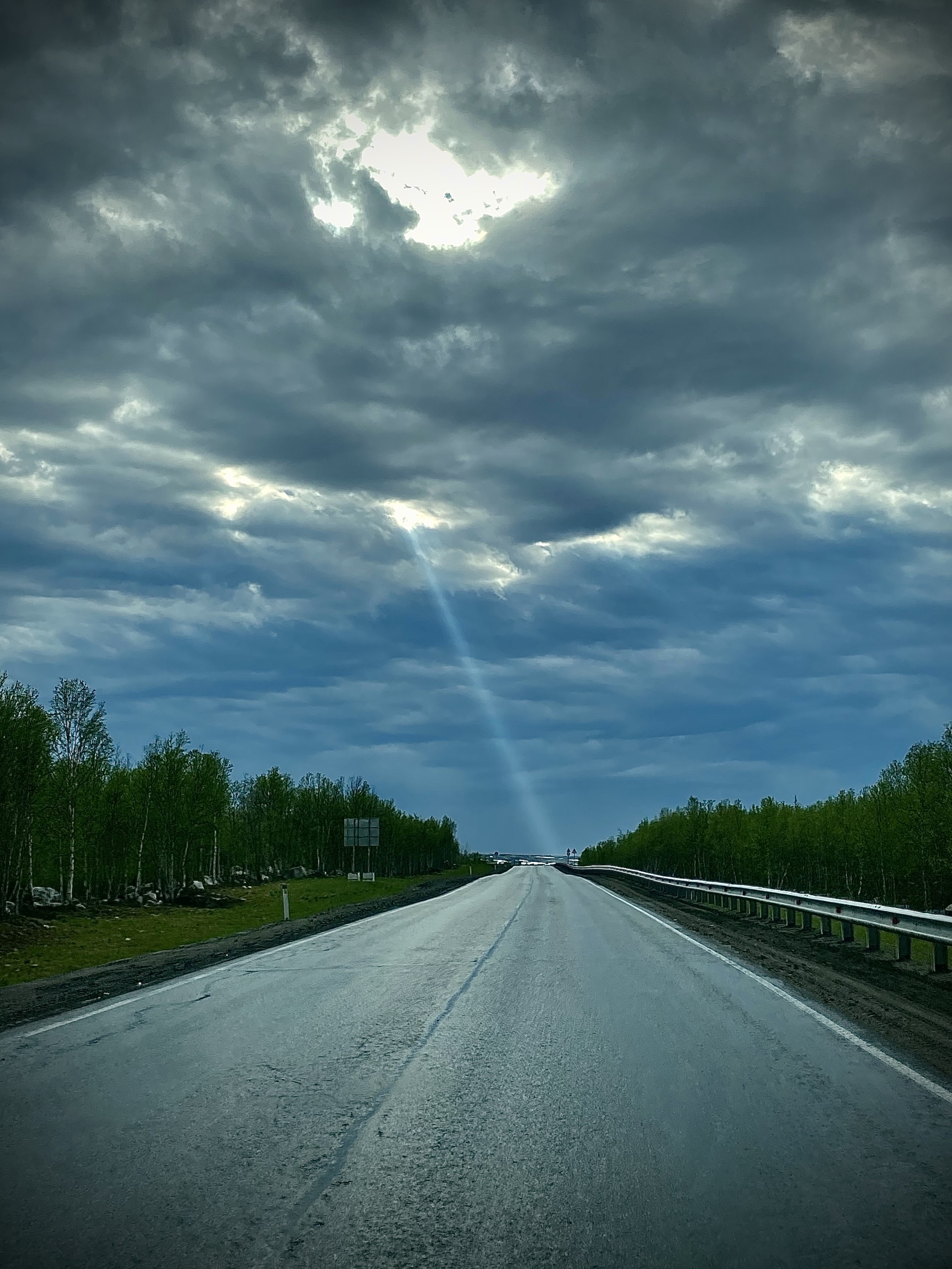 Небесный прожектор - Мобильная фотография, Мурманск, Небо