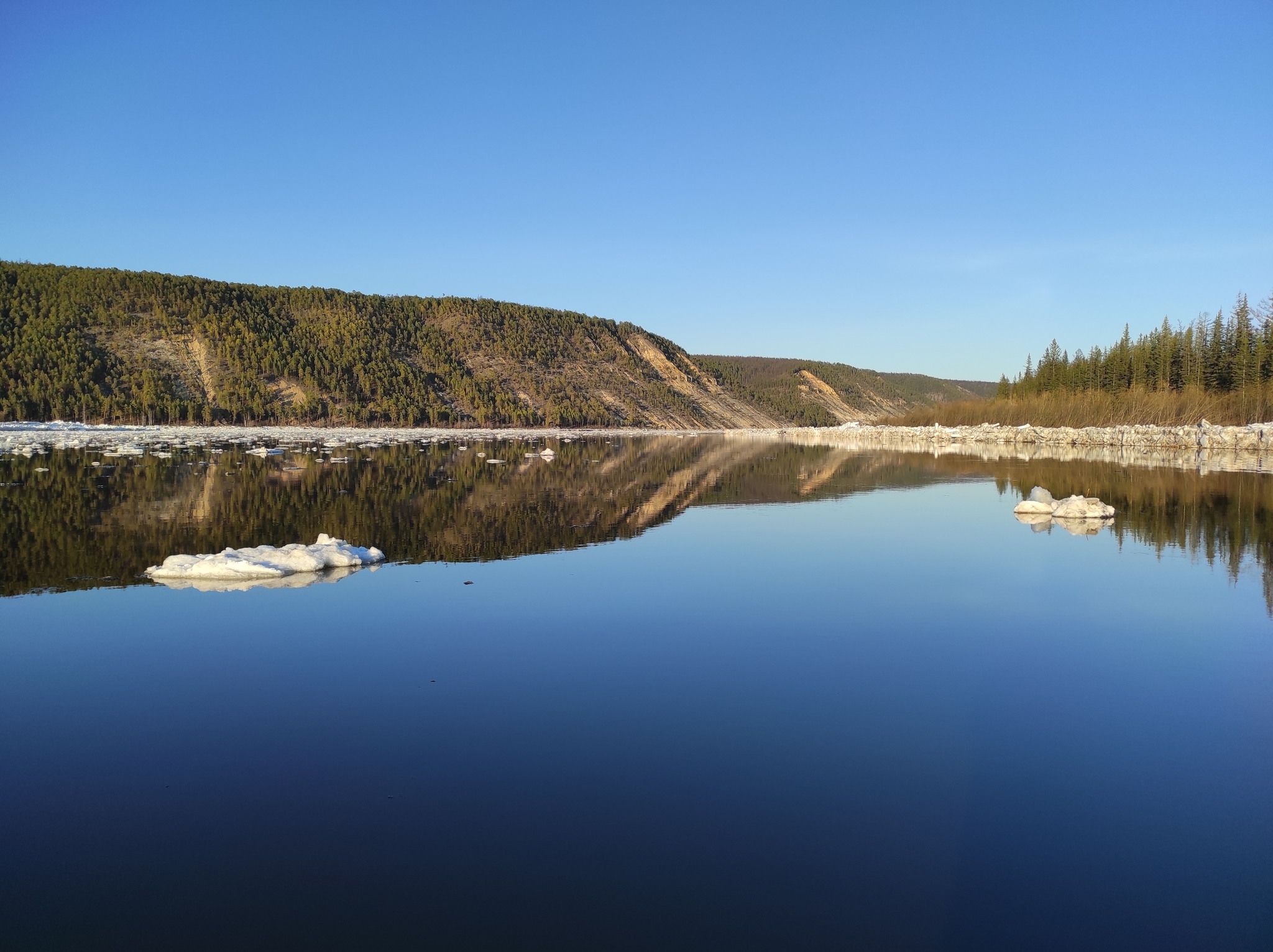 Spring moments, Yakutia, Olekminsky ulus - My, Yakutia, Spring, Ice drift, Chalet, Olekminsk, Longpost, The photo, River