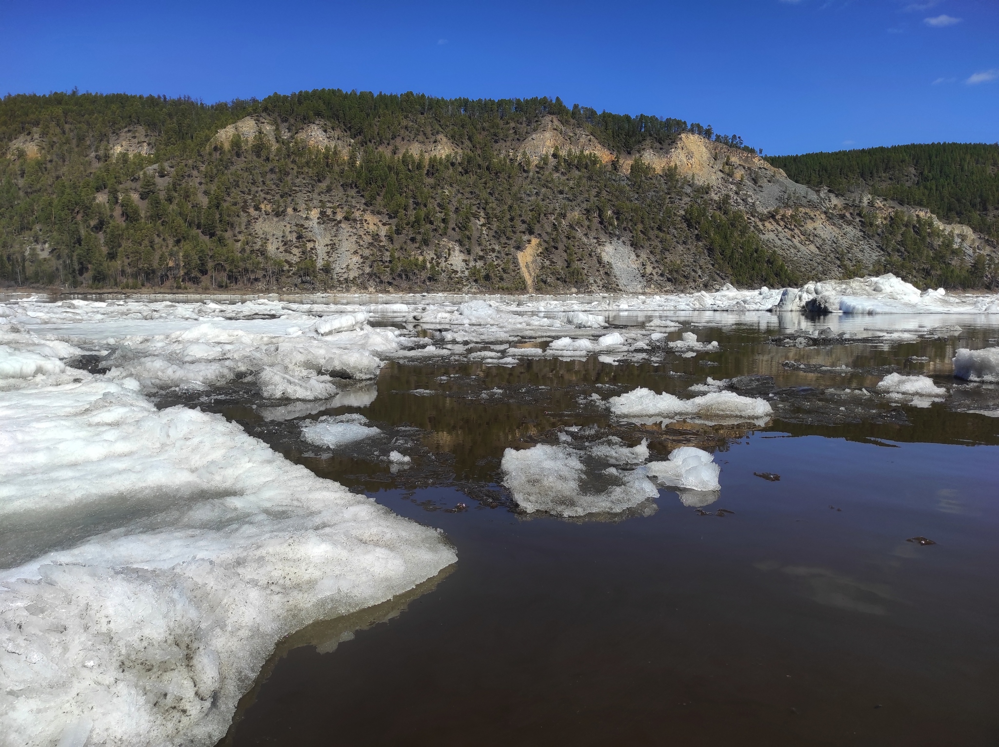 Spring moments, Yakutia, Olekminsky ulus - My, Yakutia, Spring, Ice drift, Chalet, Olekminsk, Longpost, The photo, River