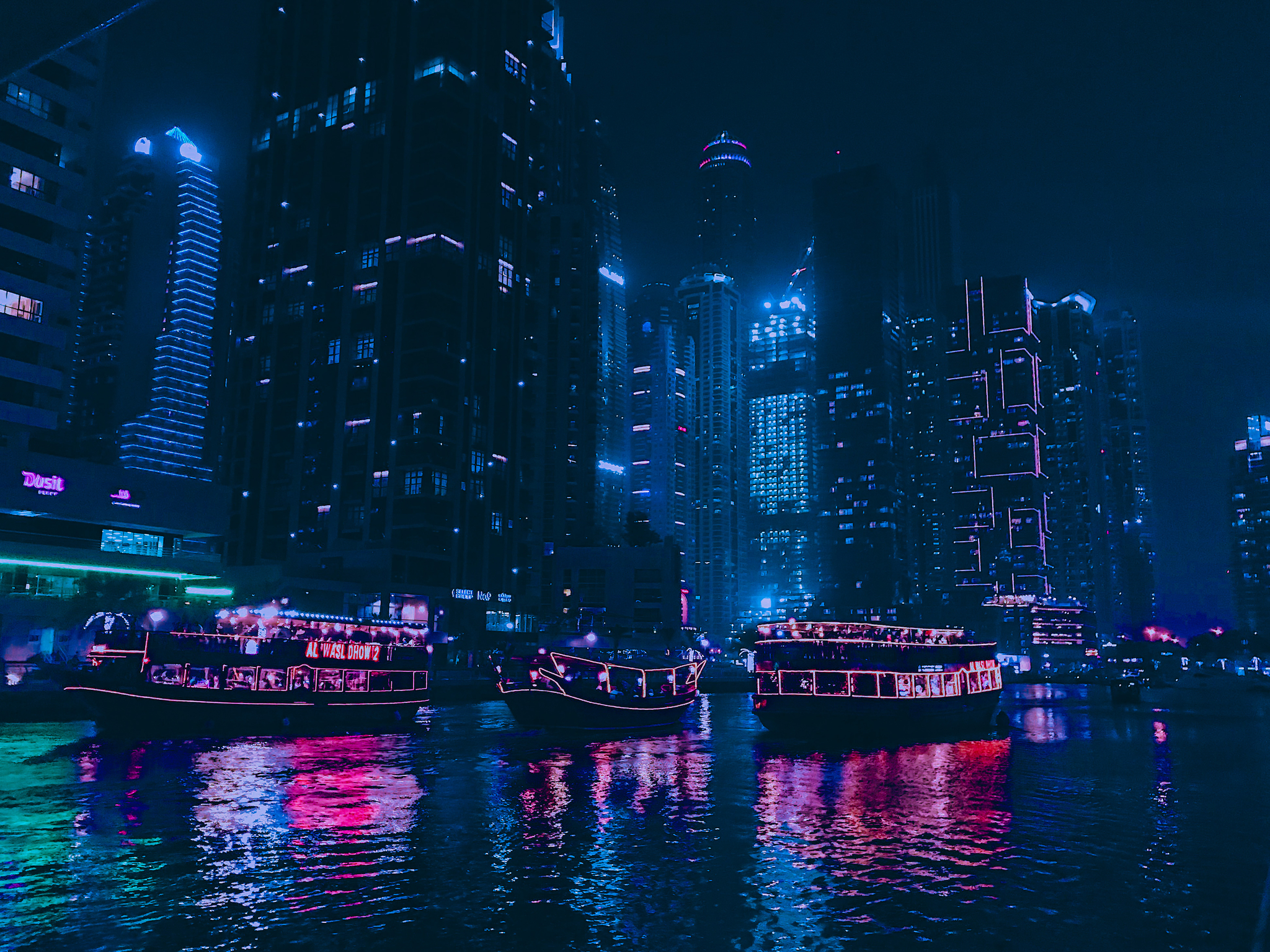 A bit of Cyberpunk in the UAE - My, Dubai, UAE, Cyberpunk, iPhone 7, Mobile photography