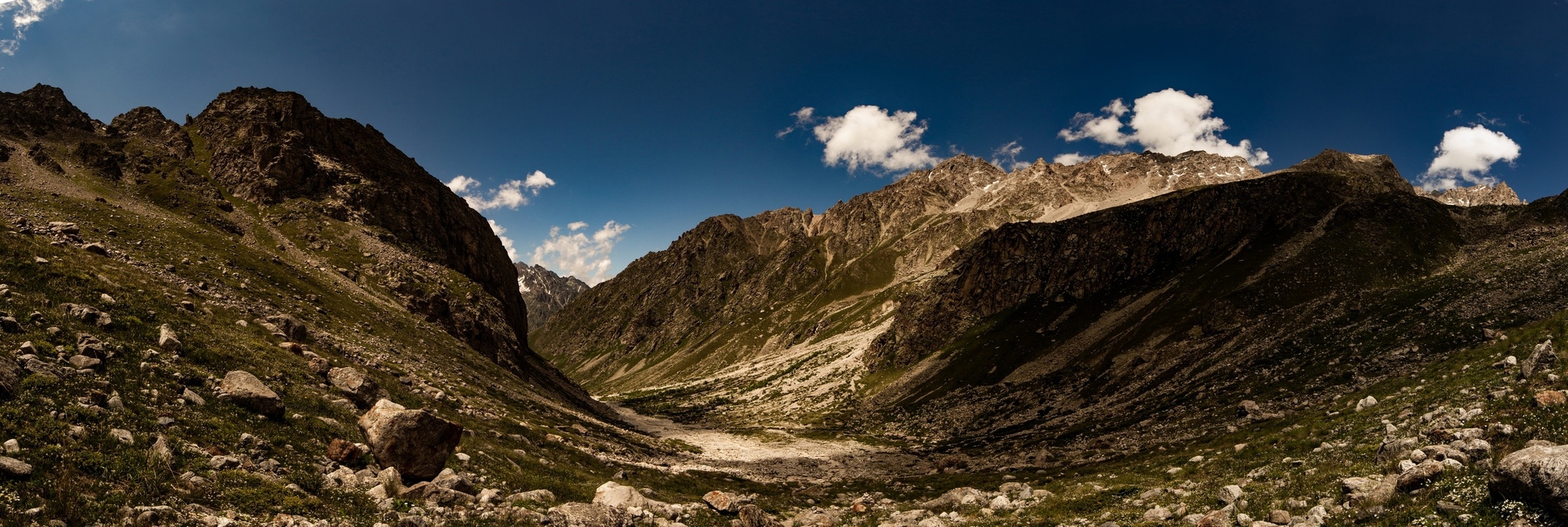 Just a photo from a two-day trip to Ullu-Tau with trekking along the gorges of the Adyr-Su and Kullumkol-Su rivers to the Living Lake - My, The photo, The mountains, Caucasus, Ullu-Tau, Adyr-Su Gorge, Hike, Travels, Travel across Russia, Longpost