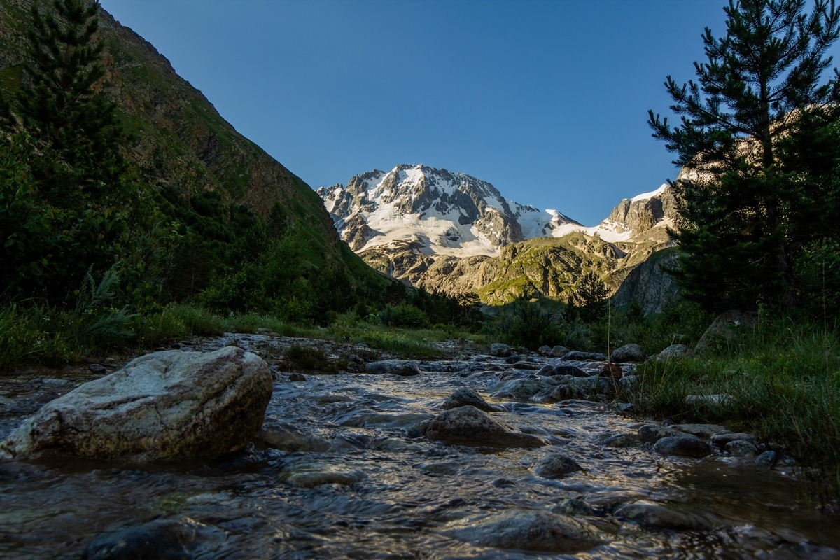 Just a photo from a two-day trip to Ullu-Tau with trekking along the gorges of the Adyr-Su and Kullumkol-Su rivers to the Living Lake - My, The photo, The mountains, Caucasus, Ullu-Tau, Adyr-Su Gorge, Hike, Travels, Travel across Russia, Longpost