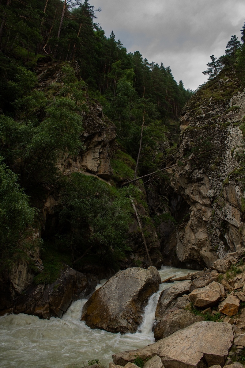 Just a photo from a two-day trip to Ullu-Tau with trekking along the gorges of the Adyr-Su and Kullumkol-Su rivers to the Living Lake - My, The photo, The mountains, Caucasus, Ullu-Tau, Adyr-Su Gorge, Hike, Travels, Travel across Russia, Longpost