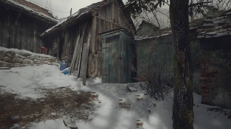 Resident Evel 8 village VS Novoshakhtinsk - My, Resident Evil 8: Village, Coincidence, Photo on sneaker