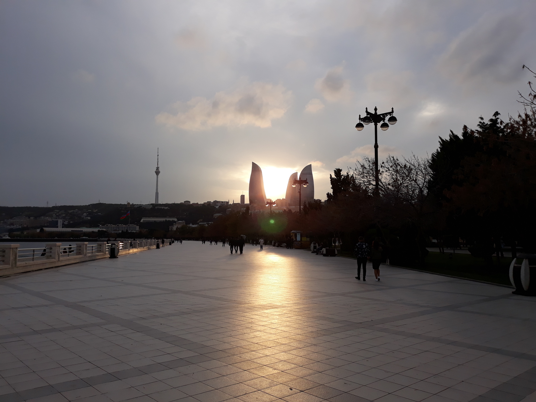 Reply to the post Caught the moment - My, Azerbaijan, Baku, Boulevard, , Landscape, dawn, The sun, The photo, Reply to post, , 