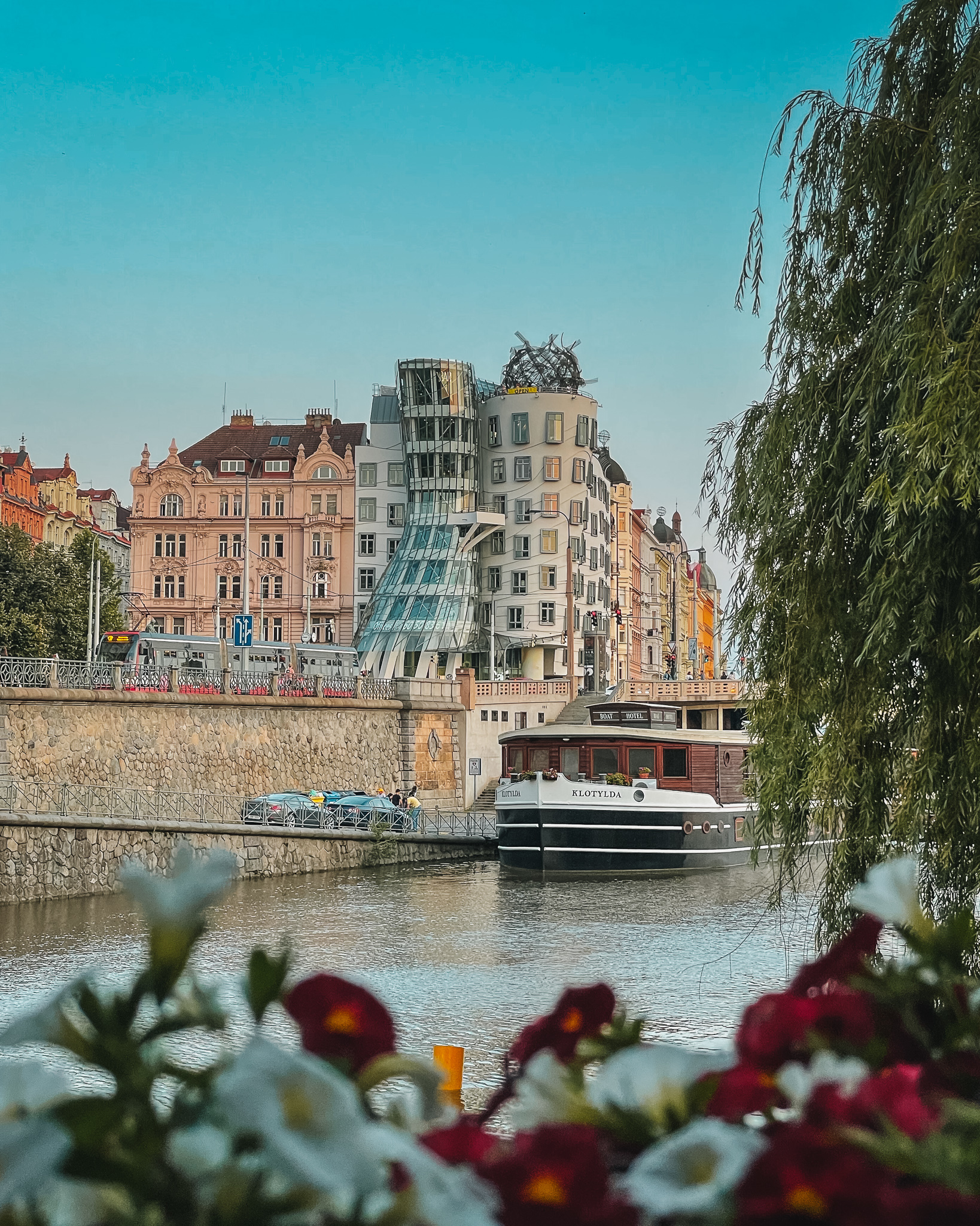 Dancing house on the Prague embankment - My, Prague, Czech, dancing House, The photo