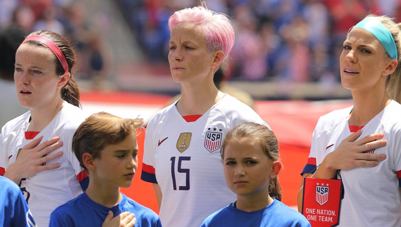 Женская сборная США по футболу бойкотирует забитые голы, пока не будет  побежден расизм | Пикабу