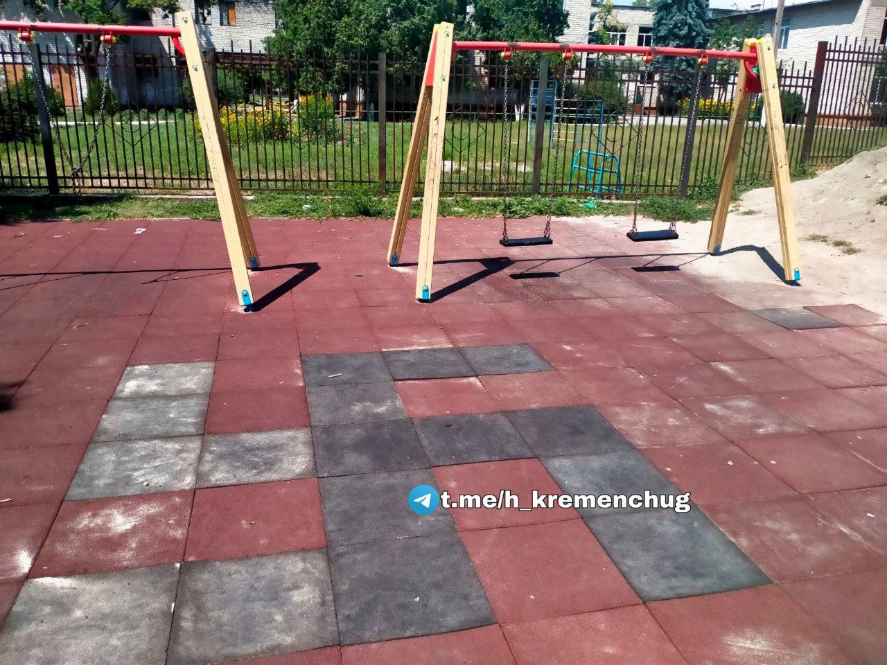 Обычная детская площадка на украине | Пикабу